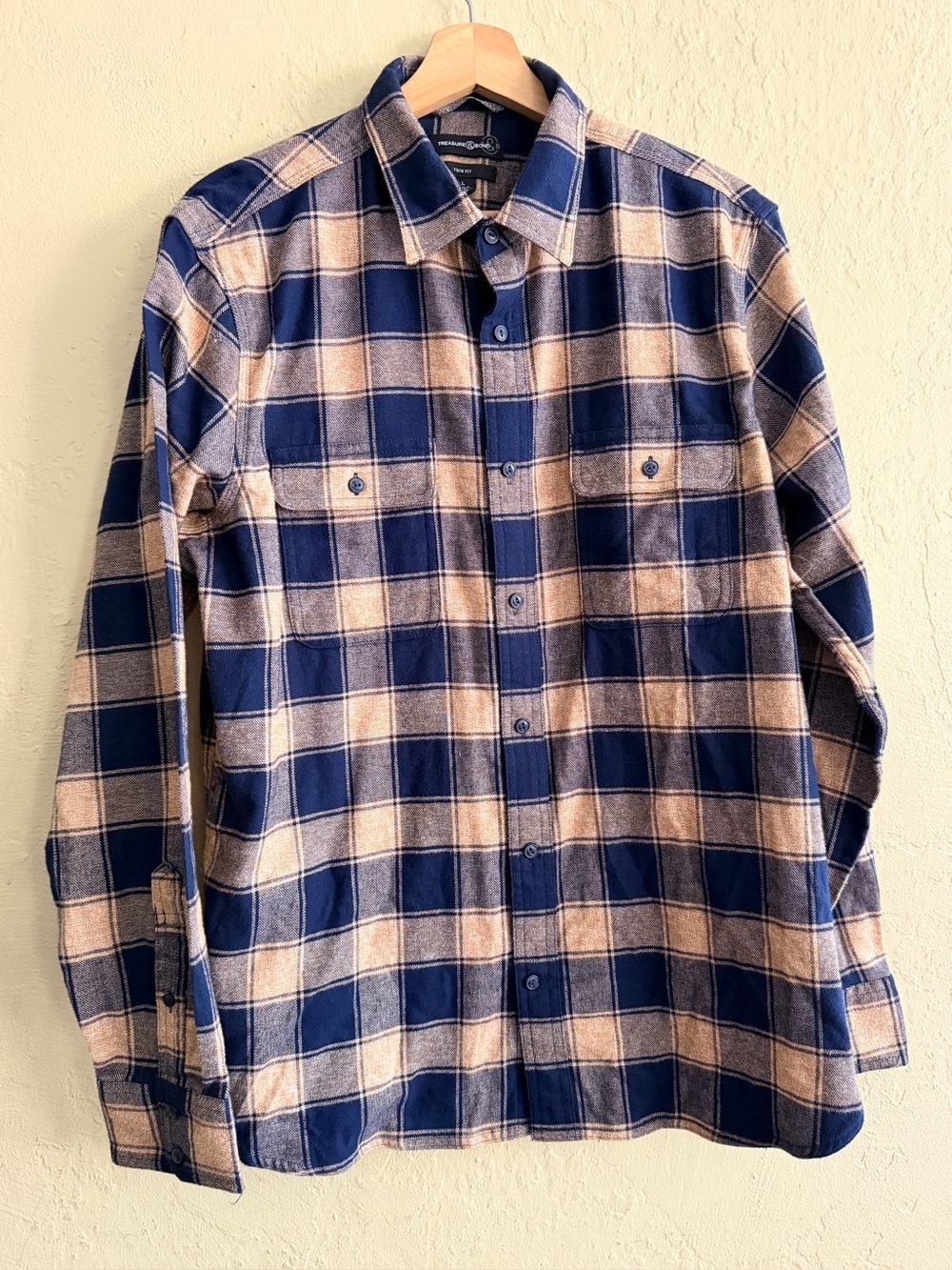 Treasure Bond men’s size large flannel